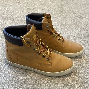 Timberland sneaker boot size 7